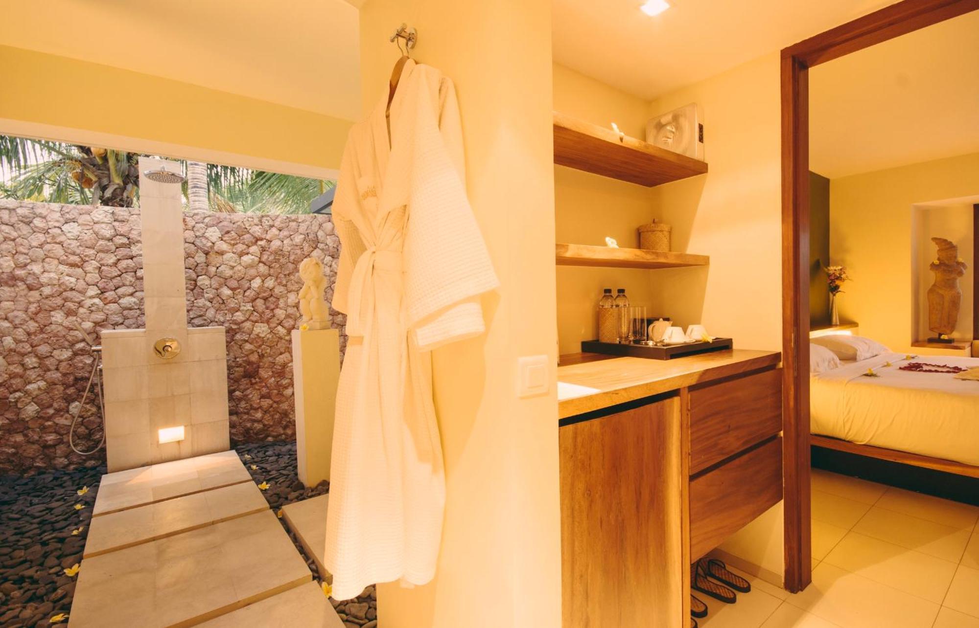 Legong Standard Double Room with Pool View